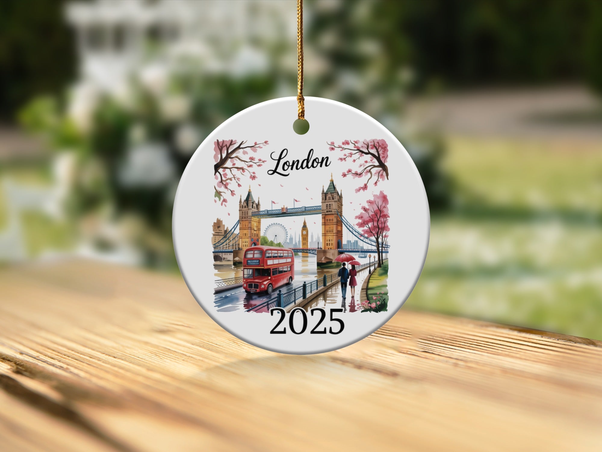 Round ornament depicting Tower Bridge in London with a double-decker bus.